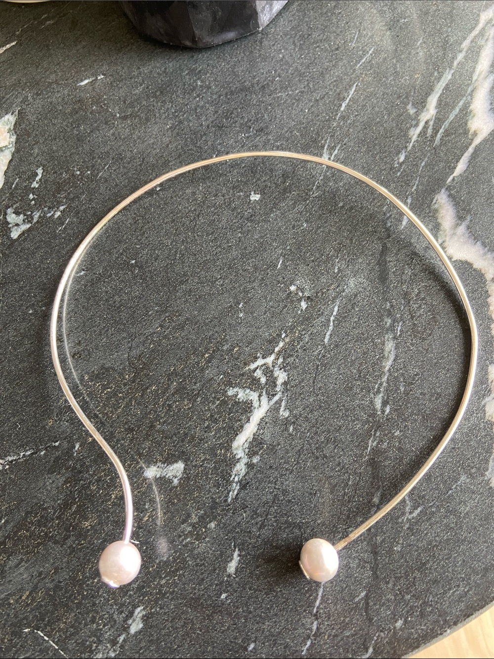 Minimalist Open Pearlescent Silver Choker Necklace